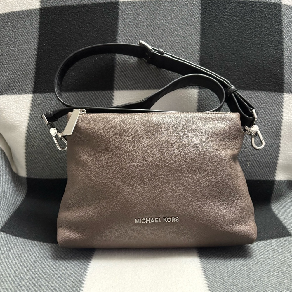 Michael Kors Jane Medium Messenger Bag